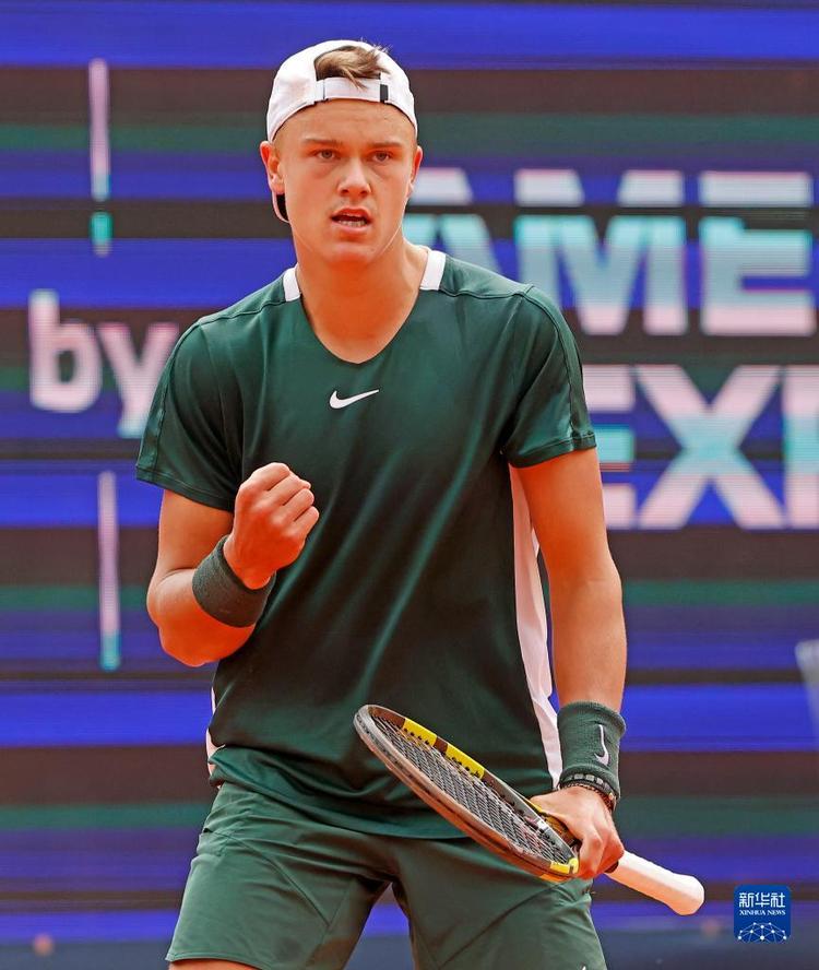 接管比赛的 接管比赛的