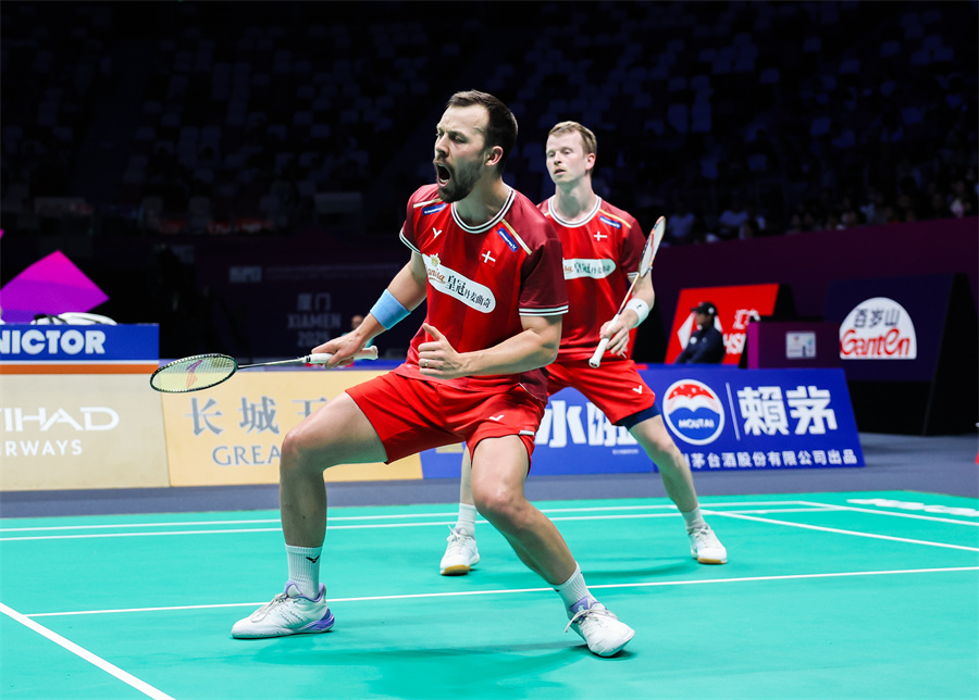 禁区前沿的 禁区前沿的